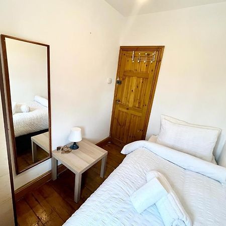 Room With Single Bed London Eksteriør billede