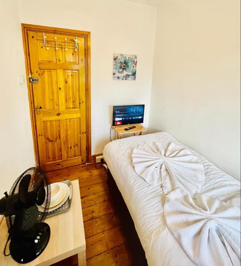 Room With Single Bed London Eksteriør billede
