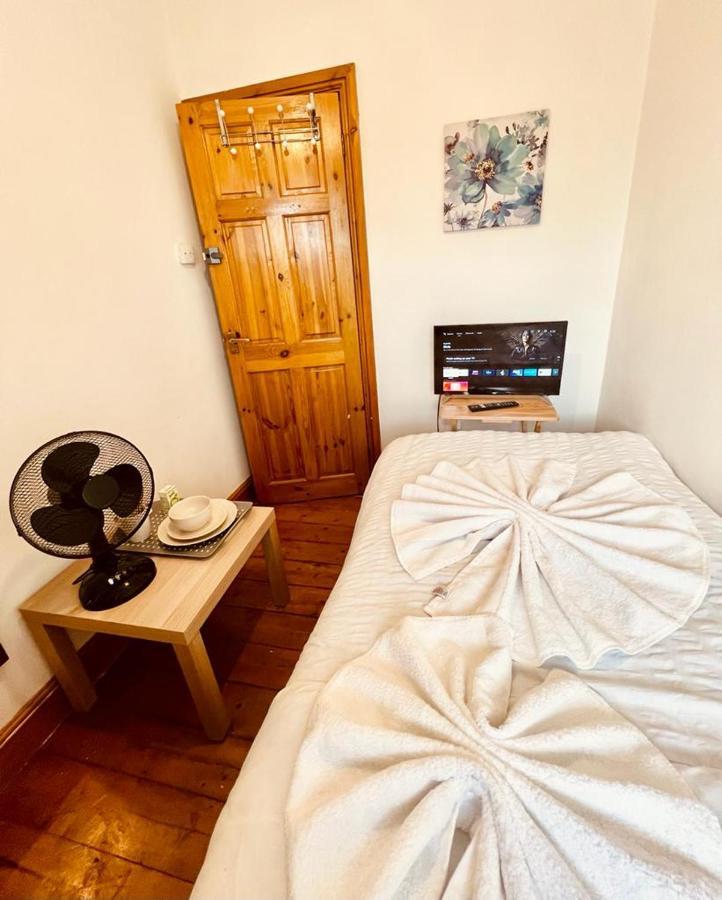 Room With Single Bed London Eksteriør billede